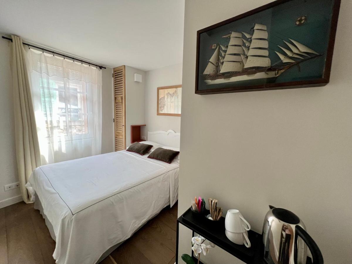 Les Petits Volets 2 Bed & Breakfast Antibes Dış mekan fotoğraf