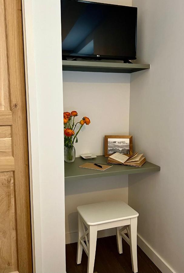 Les Petits Volets 2 Bed & Breakfast Antibes Dış mekan fotoğraf
